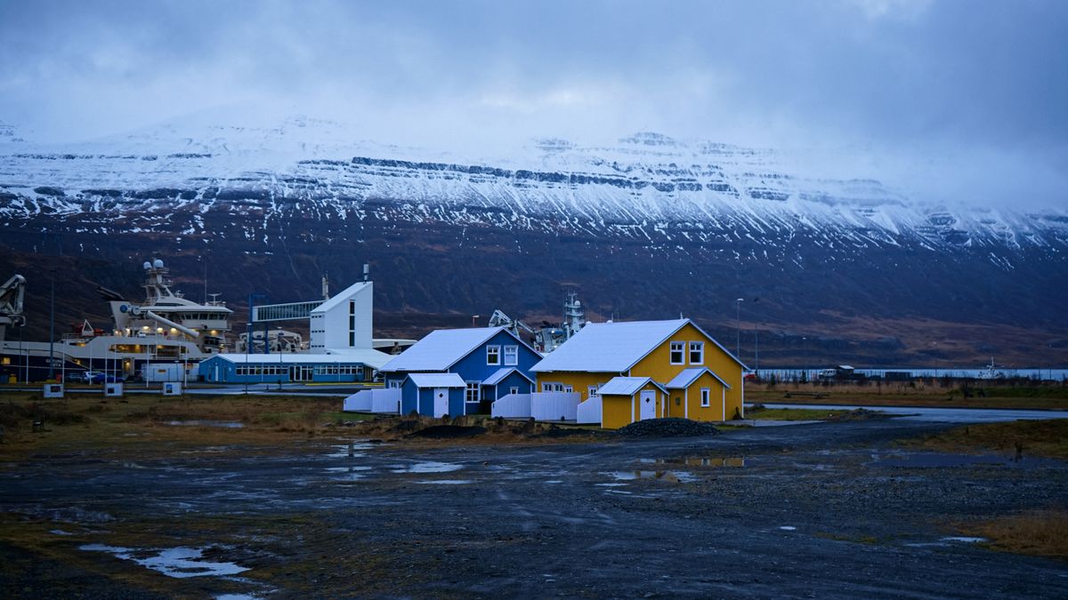 Esquí de travesía entre los fiordos de Islandia