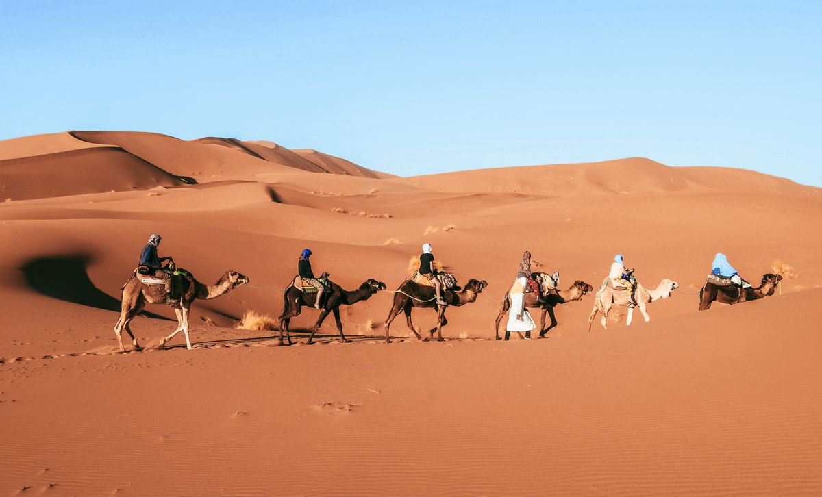 Caminata por las dunas al atardecer